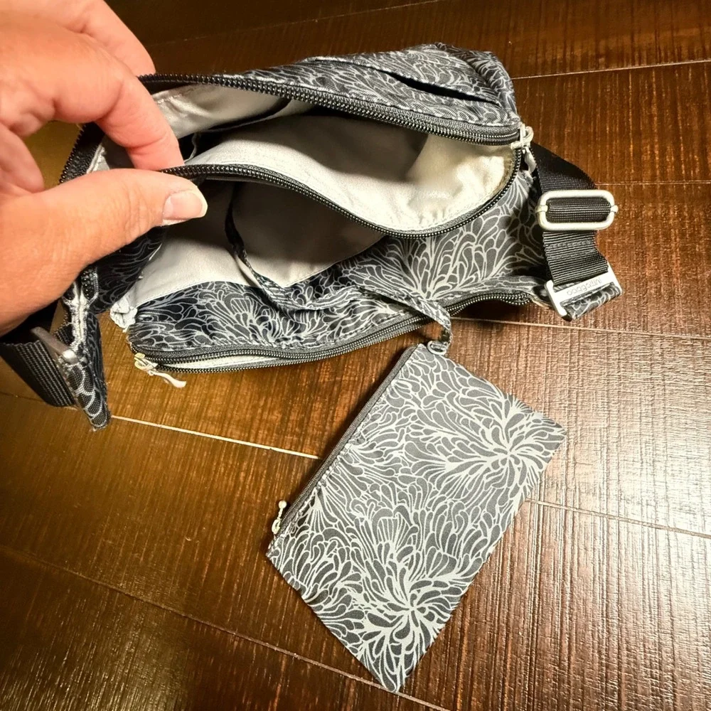 Baggallini‎ Everywhere Crossbody Bag Black Floral Nylon Travel Purse RFID Pouch